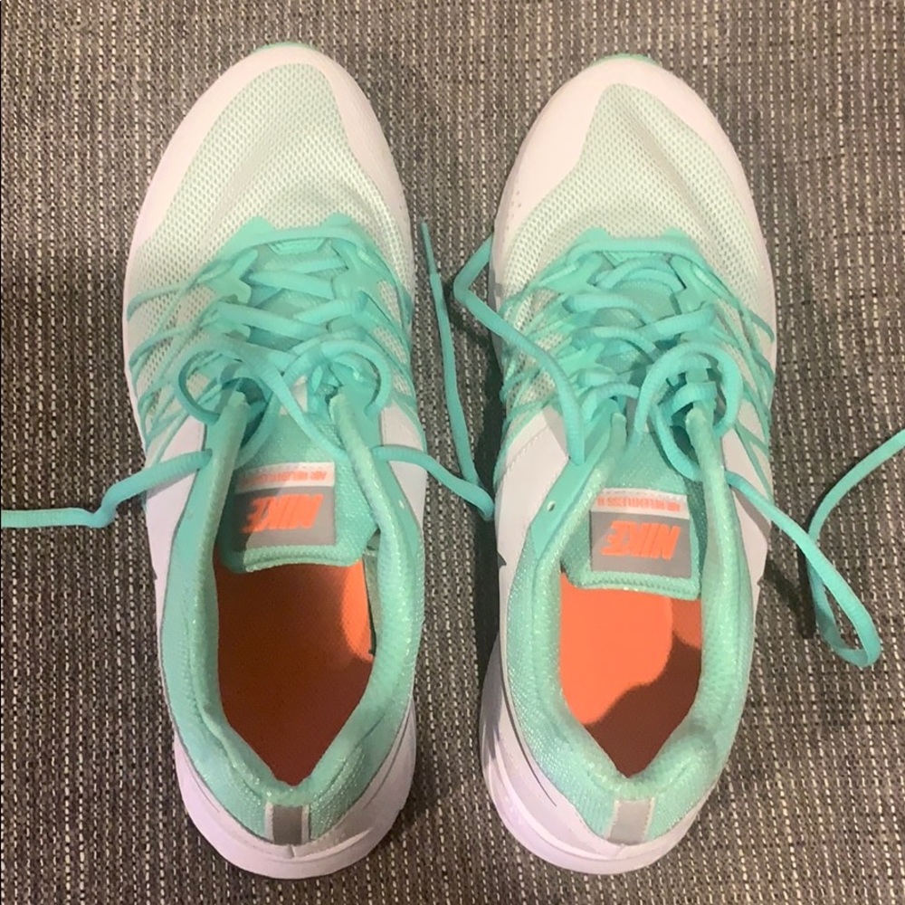 Nike Woman’s Air Relentless 6 Sneakers